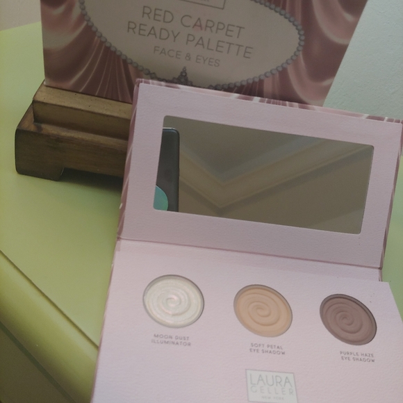 Makeup Palette for Face and Eyes - Picture 3 of 3